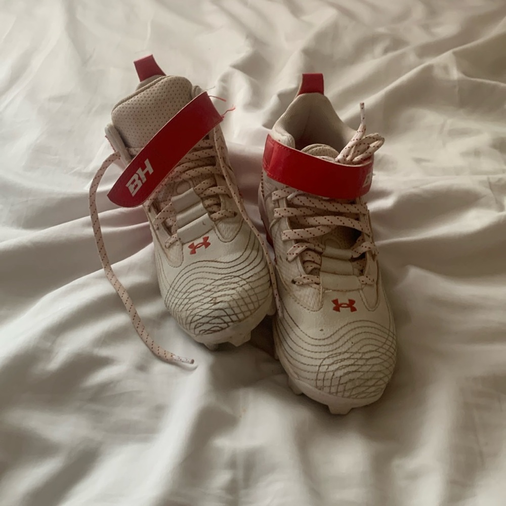 Girls red under armor size 4Y softball cleats.